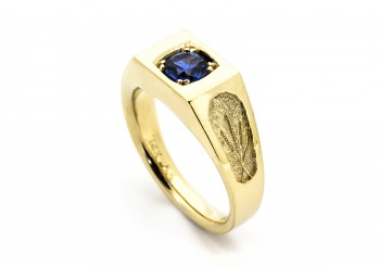 Yogo Sapphire Ring