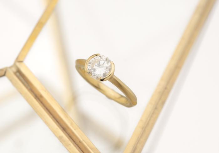 Diamond Semi-Bezel Solitaire