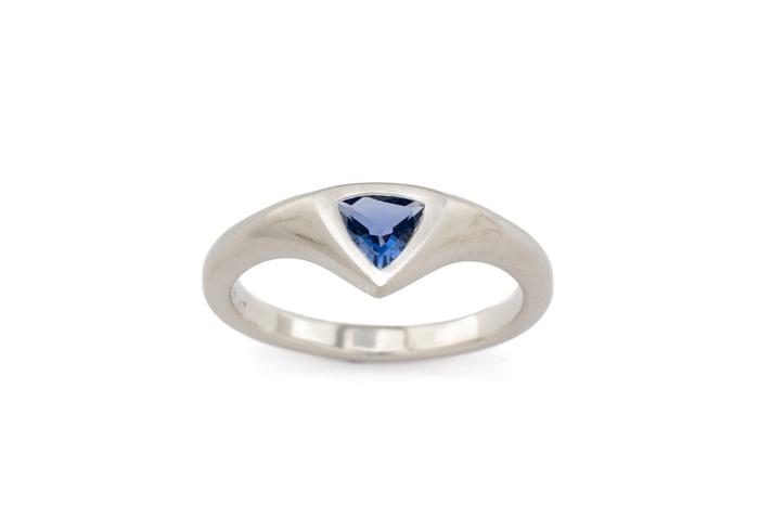 Yogo Sapphire Signet Ring