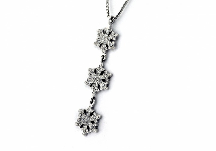 18K Diamond Snowflake Pendant