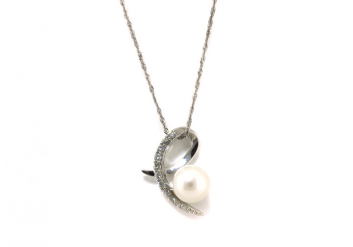 18K White gold pearl and diamond pendant  front view