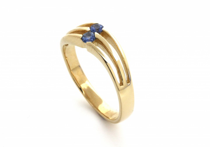 14K Yogo Sapphire Ring