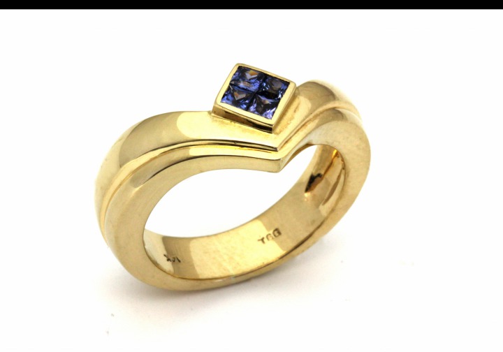 14K Yogo Sapphire Ring