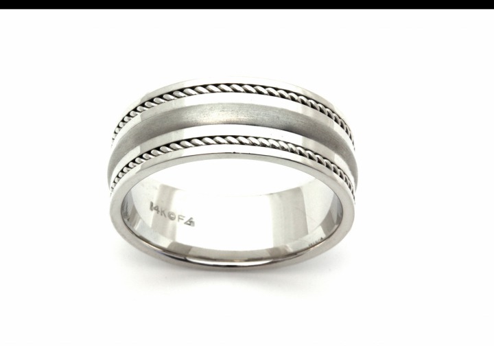 Men's 14K Wedding Band Vertical