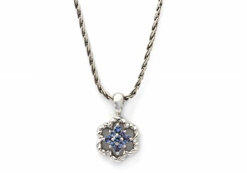 14K Yogo Sapphire Flower Pendant