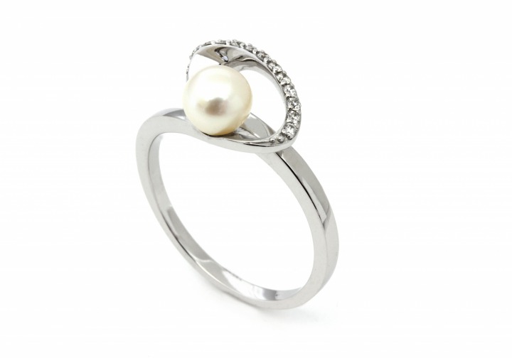 14K Pearl and Diamond Ring