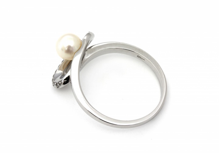 14K Pearl and Diamond Ring
