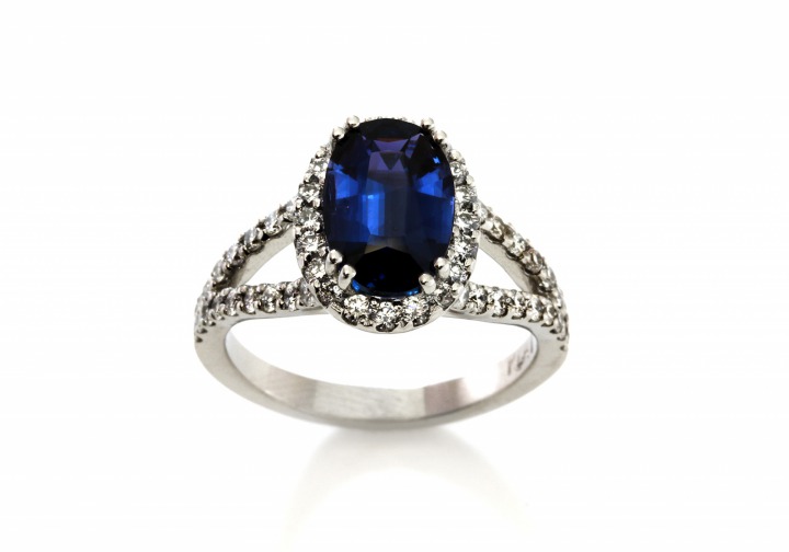 Platinum Yogo Sapphire Ring