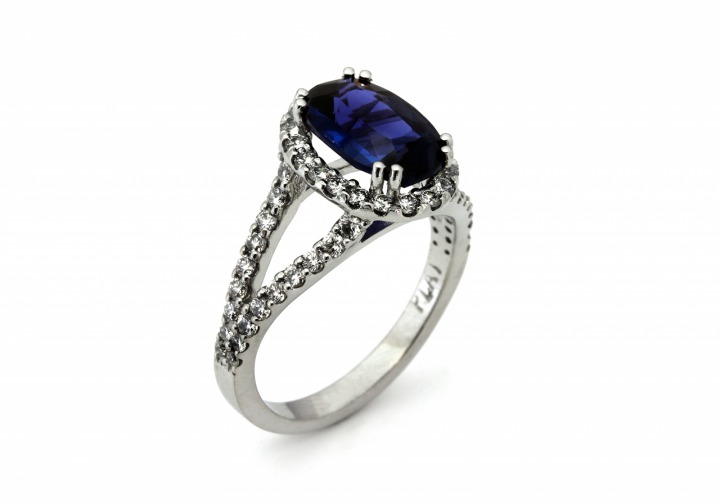 Platinum Yogo Sapphire Ring