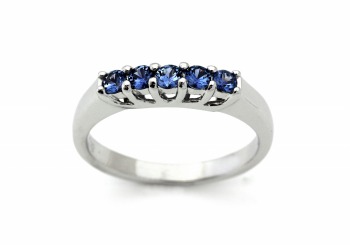 14K Yogo Sapphire Band