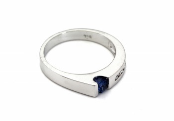 14K Yogo Sapphire and Diamond Ring 14K Yogo Sapphire and Diamond Ring