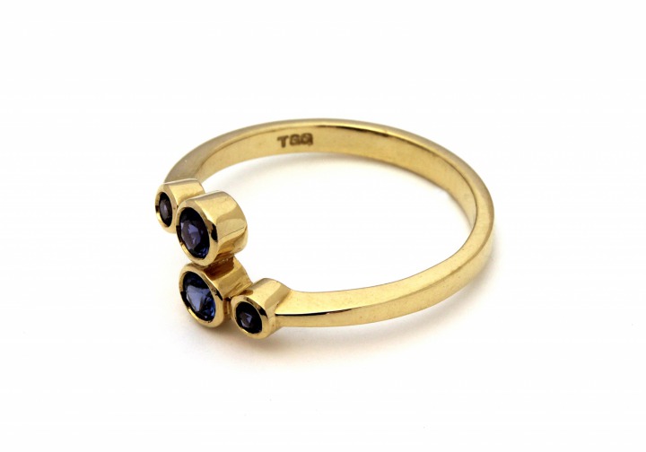 14K Yogo Sapphire Ring