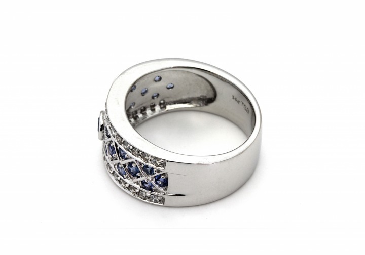 14K Yogo Sapphire and Diamond Ring