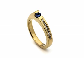14K Yogo Sapphire & Diamond Ring 14K Yogo Sapphire & Diamond Ring