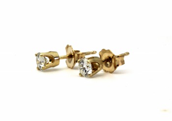 14K Diamond Stud Earrings 14K Diamond Stud Earrings