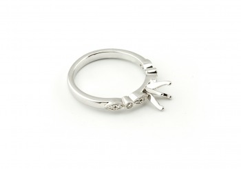 14K White Gold Semi-Mount 14K White Gold Semi-Mount