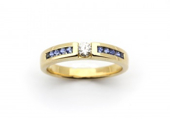 14K Yogo Sapphire & Diamond Ring