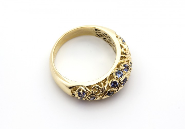 14K Yellow Gold Yogo Sapphire Ring