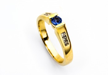 14K Yogo Sapphire and Diamond Ring 14K Yogo Sapphire and Diamond Ring