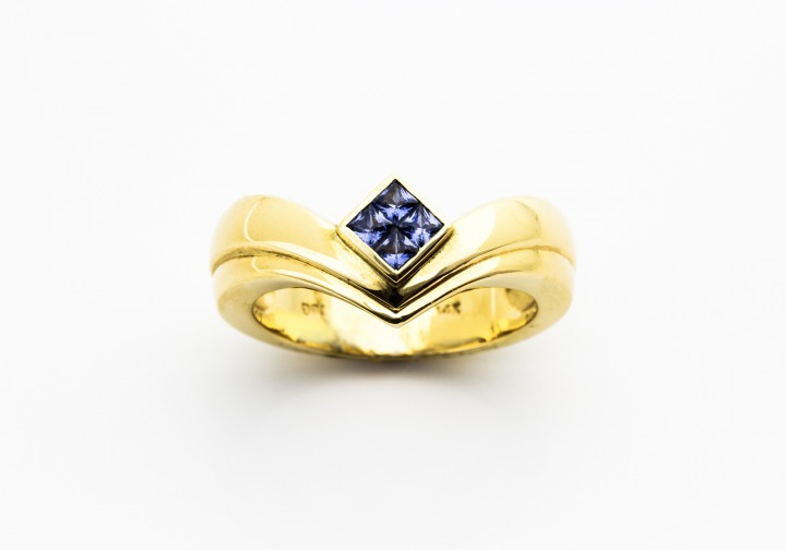 14K Yogo Sapphire Ring