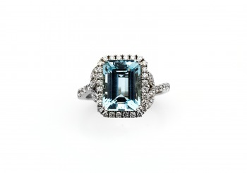 18K Aquamarine and Diamond Ring