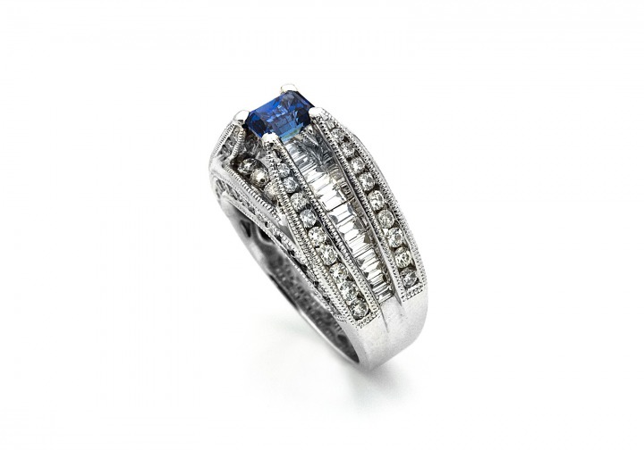 18K Yogo Sapphire & Diamond Ring 