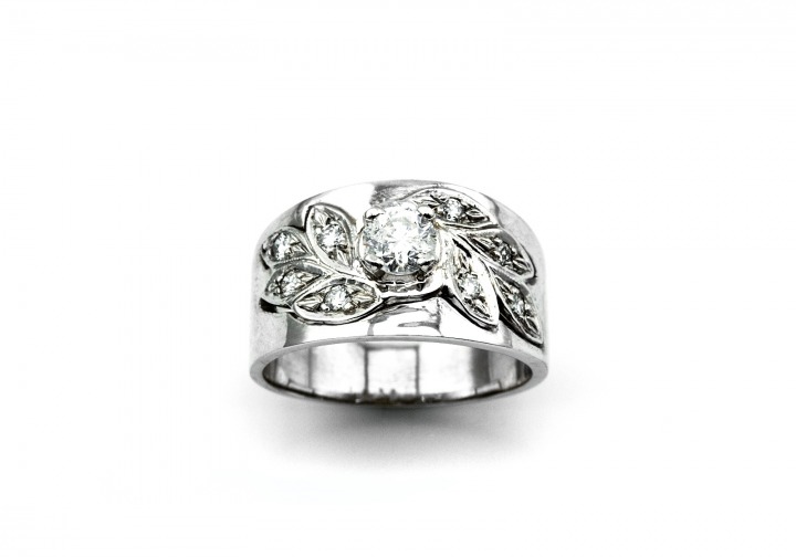 14K Floral Diamond Band