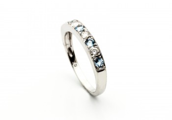 14K Aquamarine & Diamond Ring 14K Aquamarine & Diamond Ring