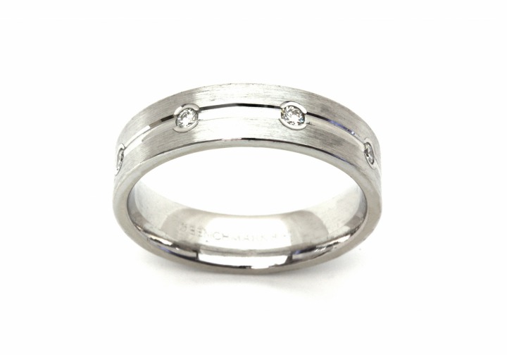 Men's 14K Diamond Band Vertical