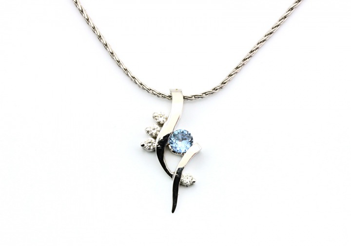 Yogo Sapphire & Diamond Pendant