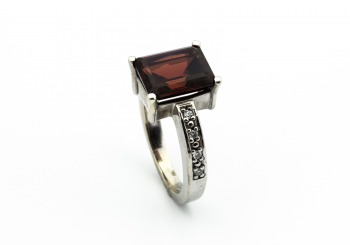 14K Garnet Ring 14K Garnet Ring