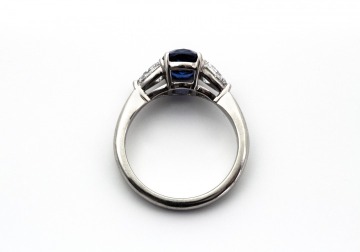Platinum Yogo Sapphire & Diamond Ring18K Yogo Sapphire & Diamond RingPlatinum Yogo Sapphire & Diamond Ring