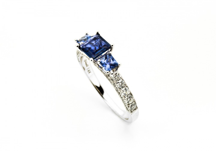 14K Yogo Sapphire Ring