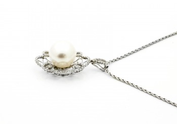 14K Pearl & Diamond Pendant 14K Pearl & Diamond Pendant