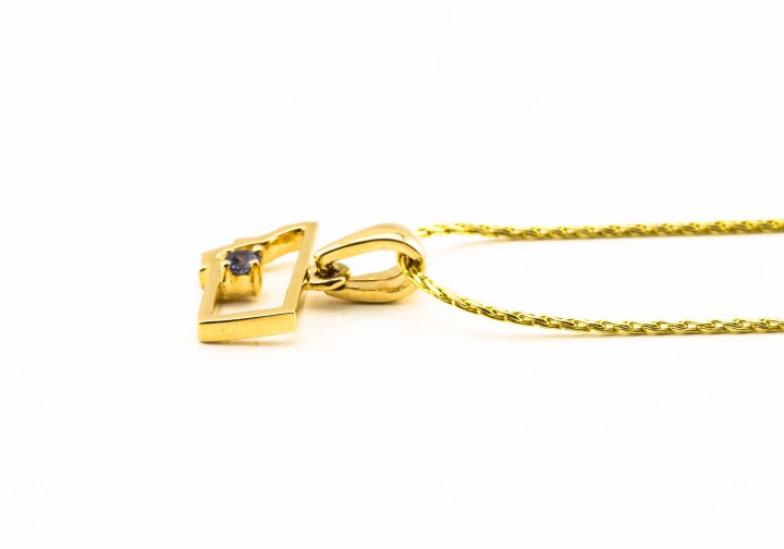 Yogo Sapphire Montana Pendant