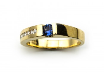 14K Yogo & Diamond Ring