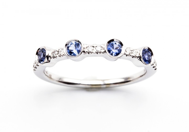 14K Yogo Sapphire & Diamond Ring