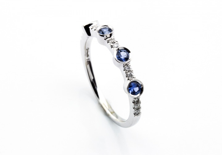 14K Yogo Sapphire & Diamond Ring