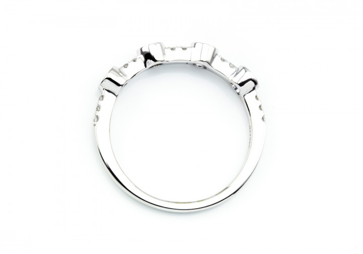 14K Yogo Sapphire & Diamond Ring