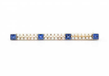 Platinum Yogo & Pearl Bar Pin