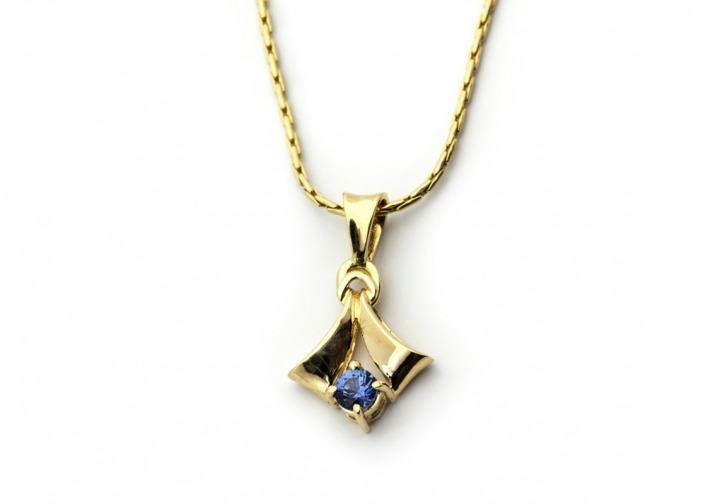 14K Yogo Sapphire Pendant 