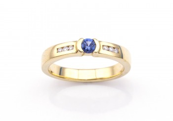 14K Yogo Sapphire & Diamond Ring