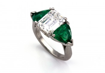 Platinum Diamond & Emerald Ring Platinum Diamond & Emerald Ring