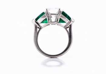 Platinum Diamond & Emerald Ring Platinum Diamond & Emerald Ring