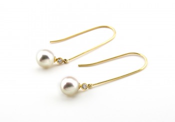18k Pearl and Diamond Drop Earrings 18k Pearl and Diamond Drop Earrings