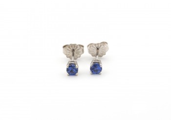 14k Yogo Sapphire Studs