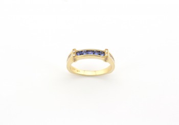 14k Yogo Sapphire and Diamond Ring