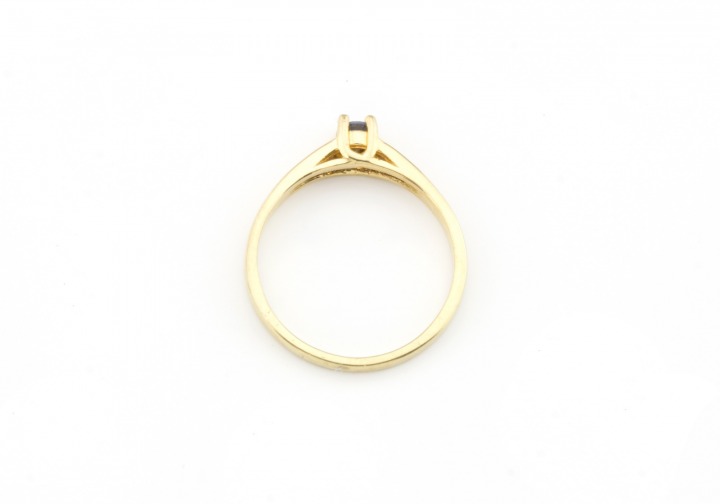 14k Yogo Sapphire Ring 