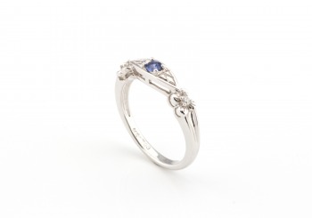 14 Yogo Sapphire Ring 14 Yogo Sapphire Ring