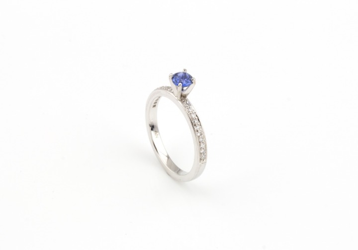 14k Yogo Sapphire Ring